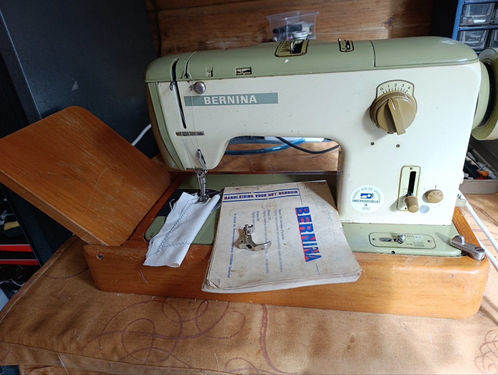 Bernina Naaimachine met handleiding en accessoires, Ophalen of Verzenden