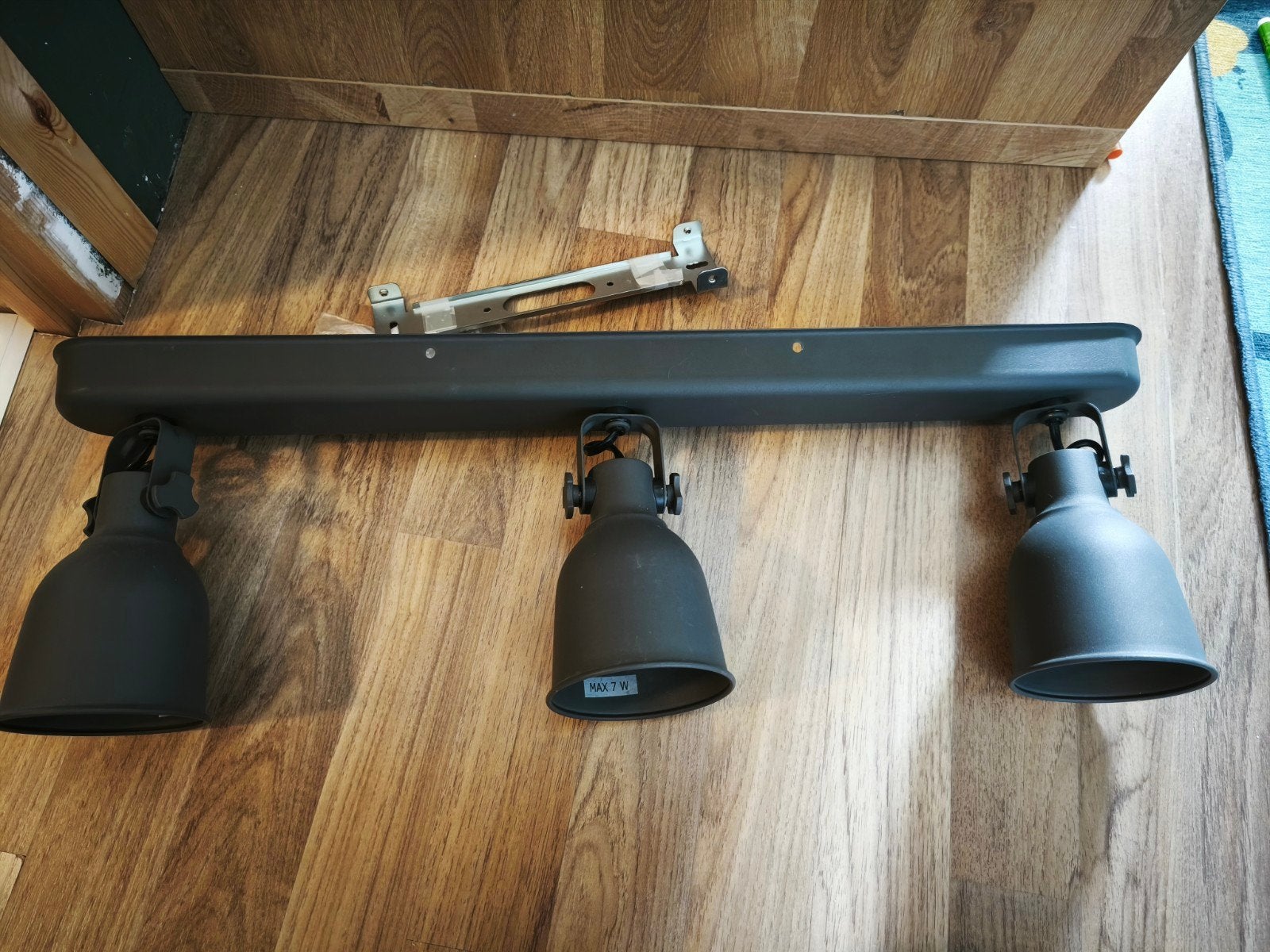 IKEA Hektor Plafondspot met 3 spots - Donkergrijs, Gebruikt, Verstelbaar, Ophalen of Verzenden, LED