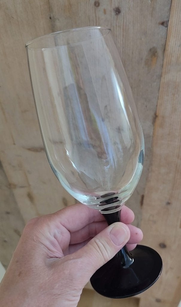 Bieglas op zwarte voet, Verzamelen, Glas en Borrelglaasjes, Ophalen of Verzenden, Nieuw, Bierglas