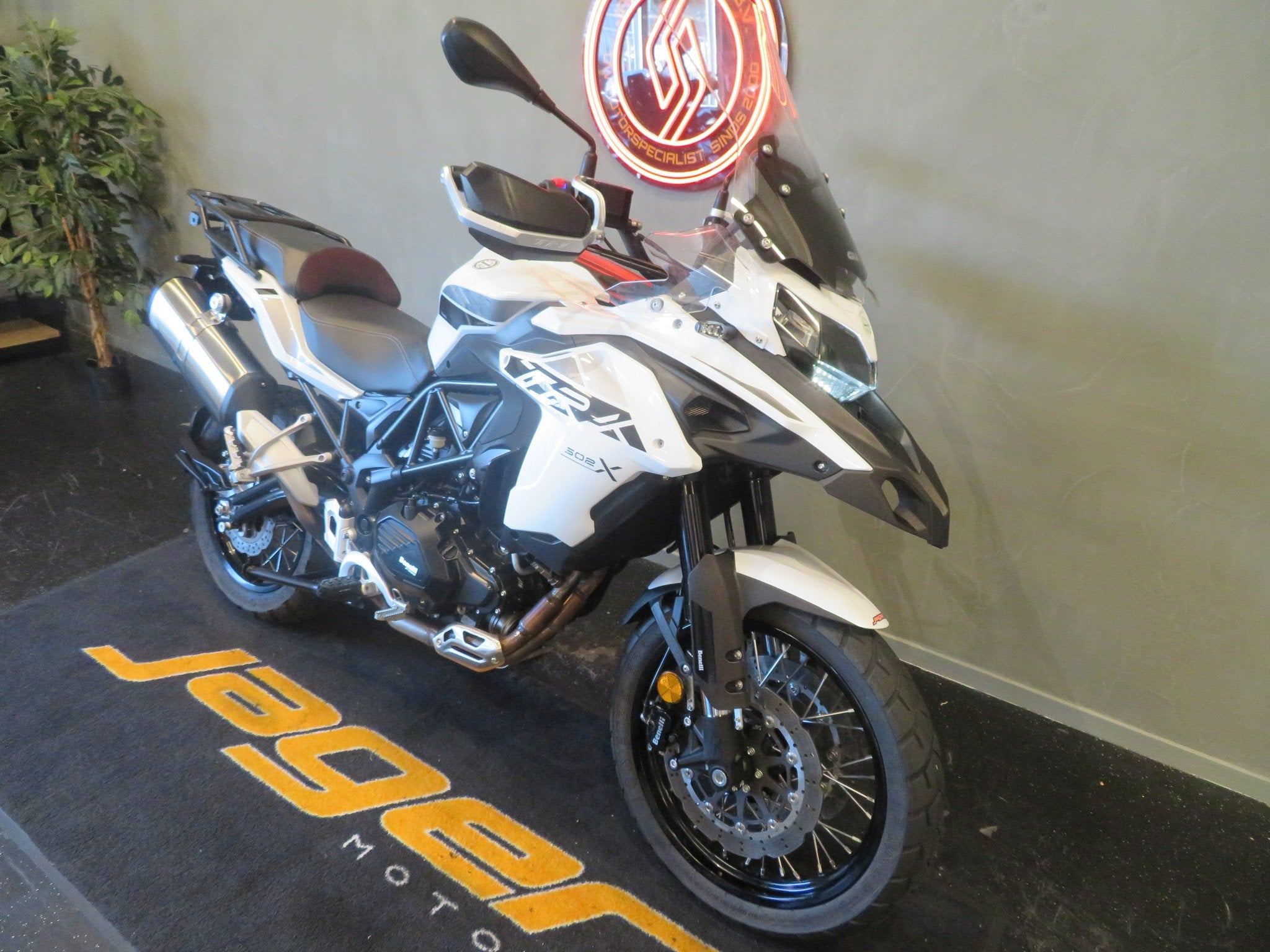 Benelli TRK 502 ZEER FRAAI! TOP-CASE (bj 2022), Motoren, Toermotor, Gebruikt, Bedrijf