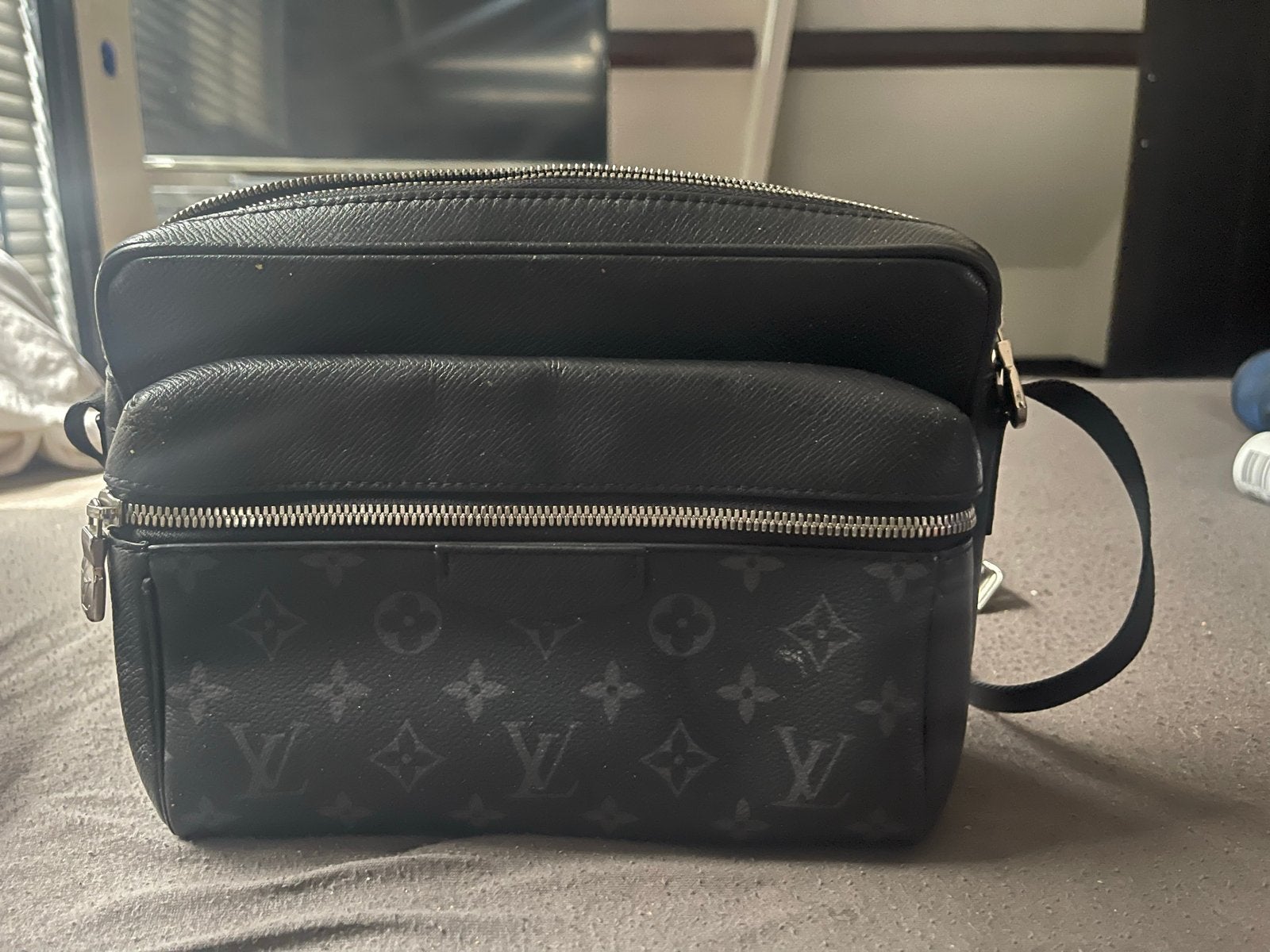 Louis Vuitton Outdoor Messenger Tas Zwart, Sieraden, Tassen en Uiterlijk, Tassen | Schoudertassen, Ophalen of Verzenden, Gebruikt