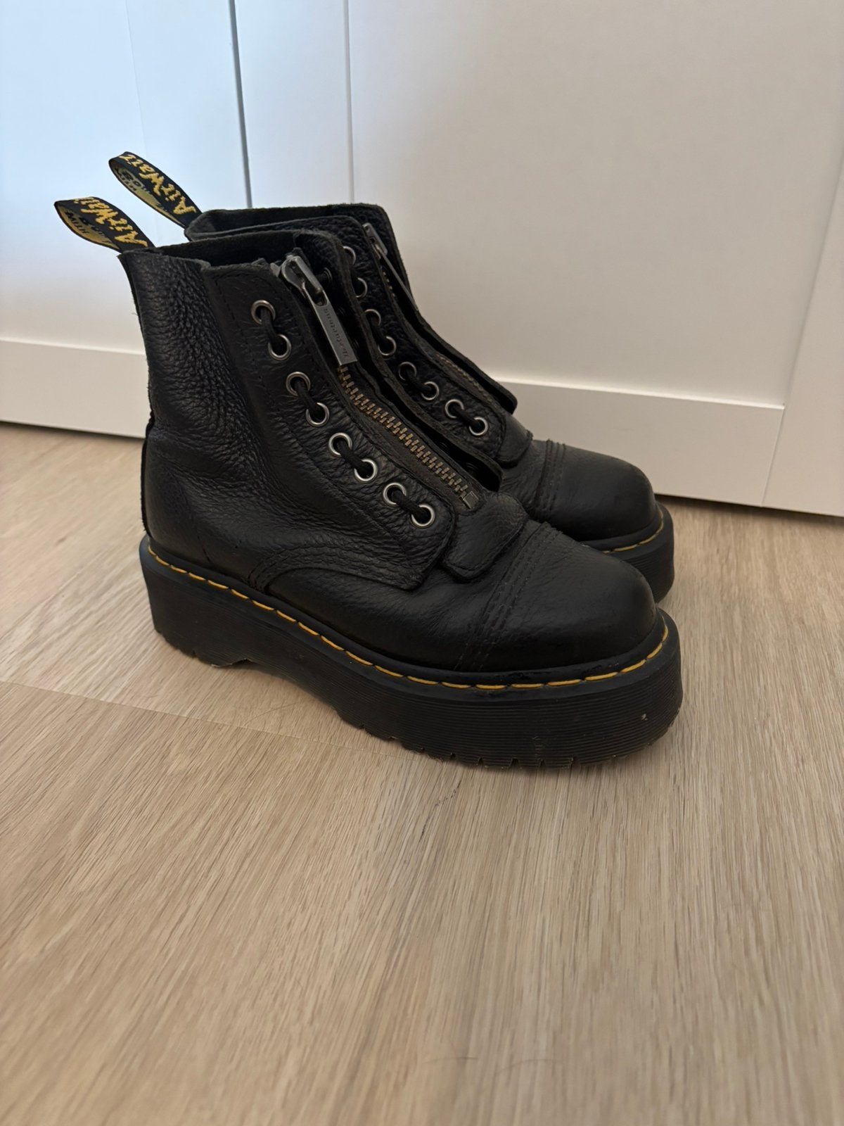 Dr. Martens Sinclair, Kleding | Dames, Ophalen of Verzenden, Zo goed als nieuw, Zwart