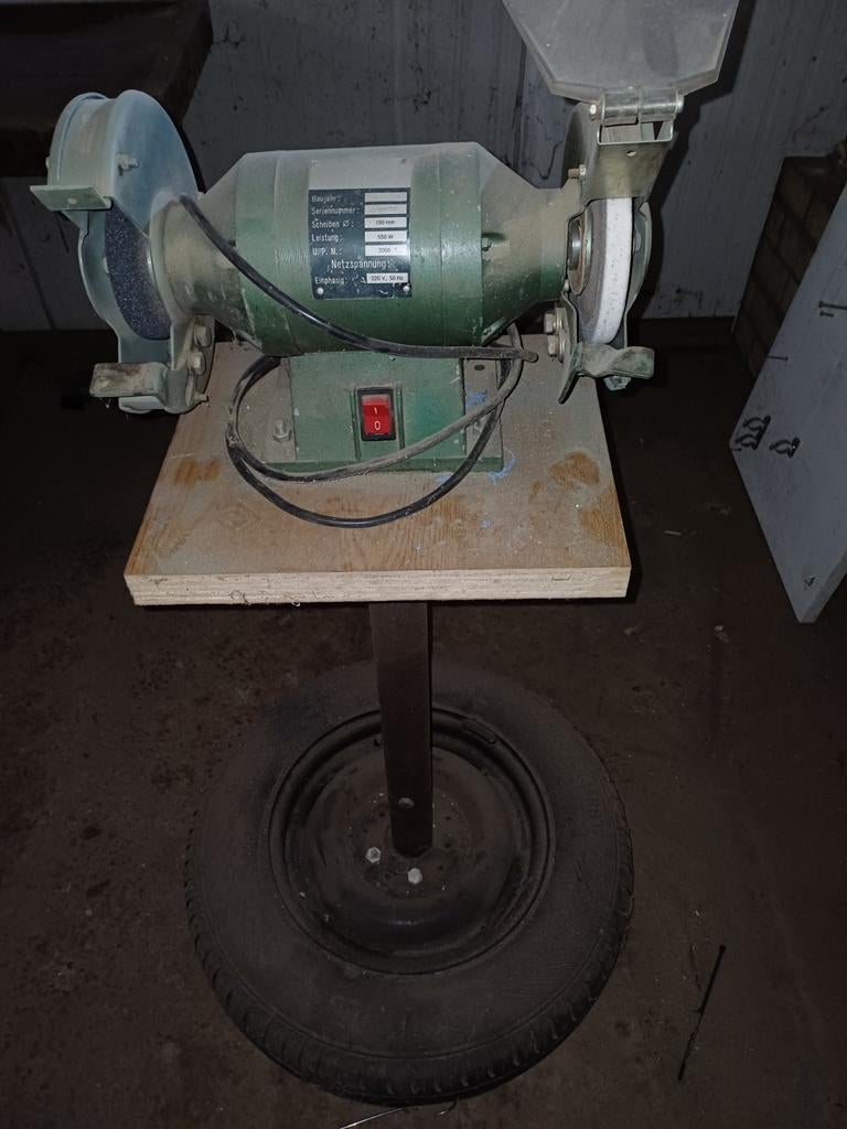Werkbankslijpmachine op standaard, Ophalen, Gebruikt, Minder dan 700 watt, Werkbankslijpmachine