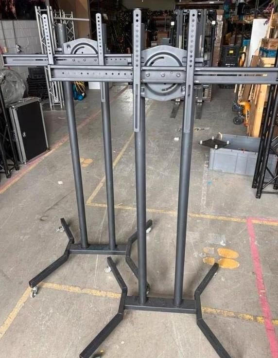 TV scherm trolley 37 tot 55 inch telescopisch -2 beschikbaar, Audio, Tv en Foto, Televisiebeugels, Ophalen, Gebruikt