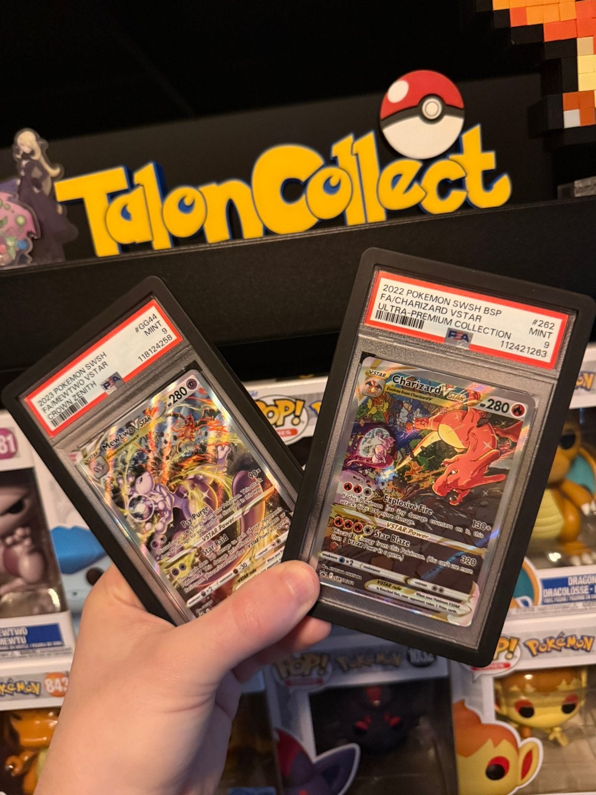 Mewtwo & Charizard VSTAR | PSA 9, Hobby en Vrije tijd, Verzamelkaartspellen | Pokémon, Ophalen of Verzenden, Zo goed als nieuw