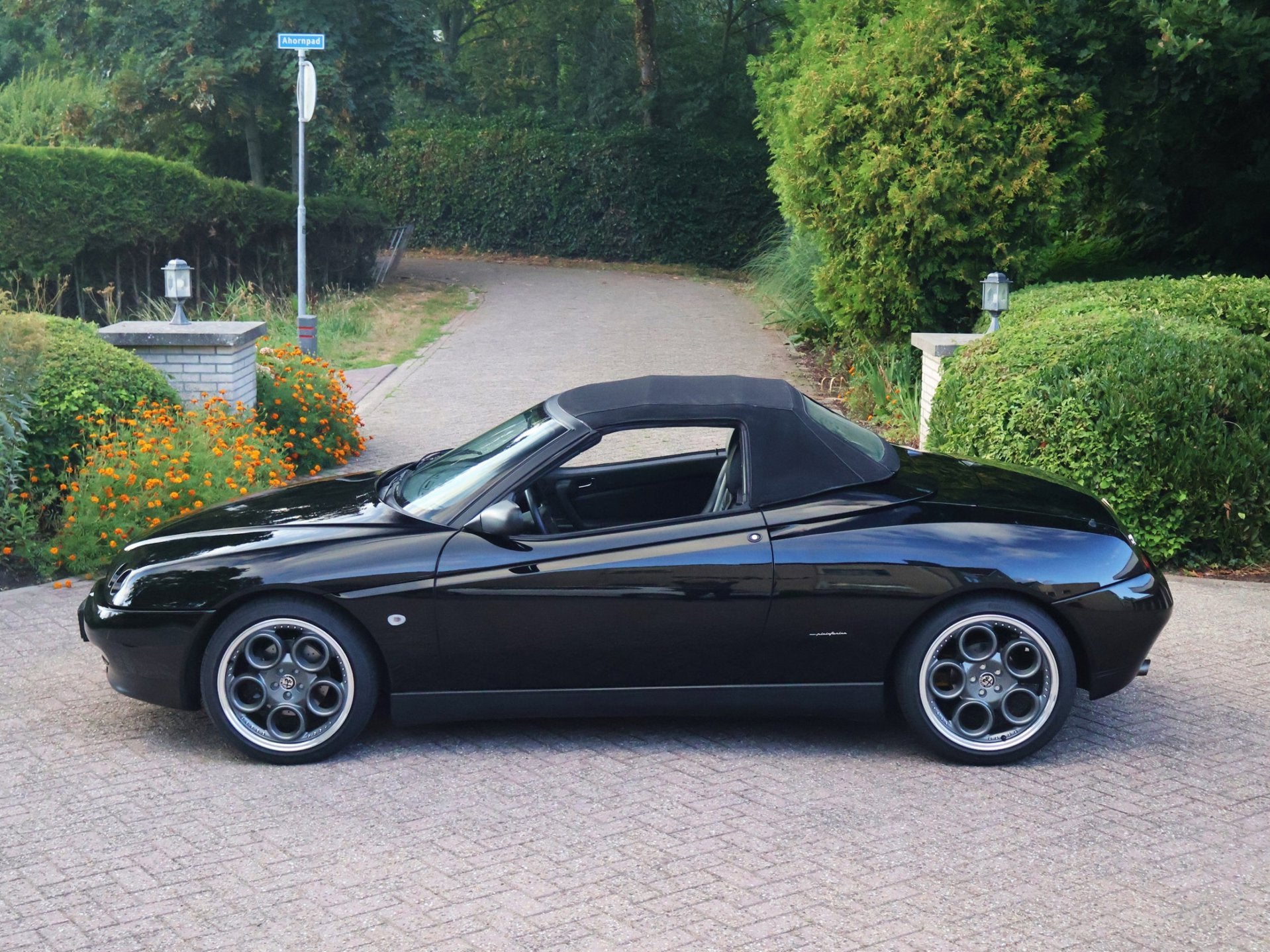 Alfa Romeo Spider 2.0-16V T.Spark 18"Teledials en Novitec, Auto's, Dealer onderhouden, Gebruikt, Spider, Zwart