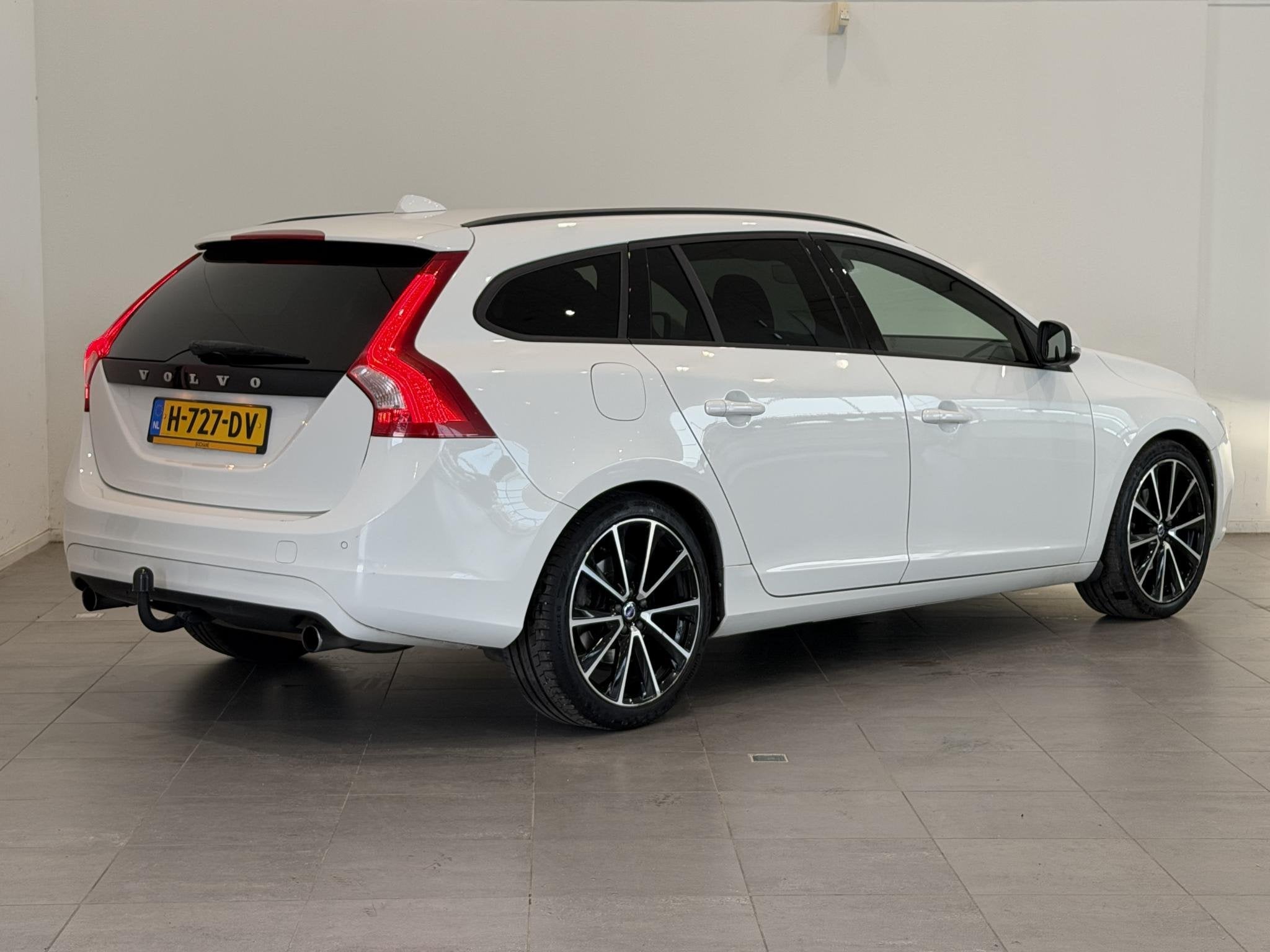 Volvo V60 1.5 T3 Summum | Trekhaak | Leder | Stoel- & Stuurv, Auto's, 4 cilinders, Met garantie (alle), Wit, Leder