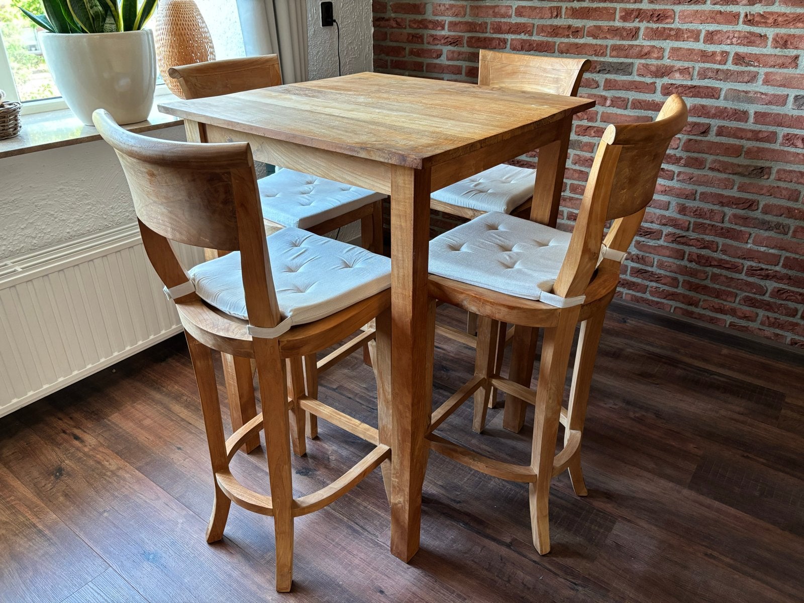 Teak houten bartafel met 4 barkrukken, Gebruikt, Met voetsteun, Ophalen of Verzenden, 90 cm of meer