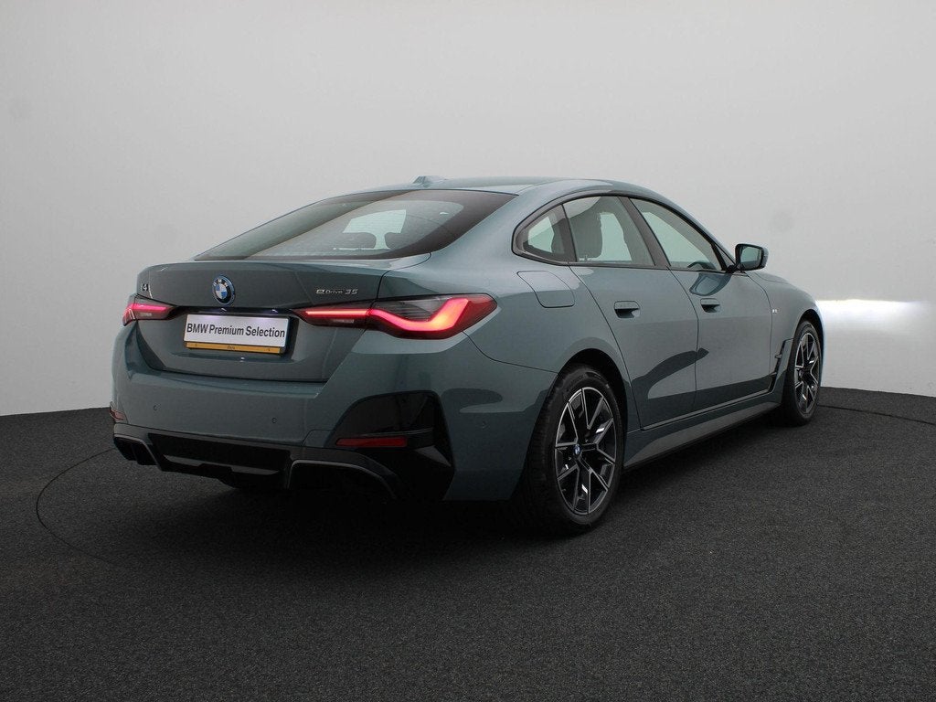 BMW i4 eDrive 35 M Sportpakket | Comfort Pack | Achteruitrij, Auto's, BMW, Gebruikt, Zwart, Met garantie (alle), 420 min