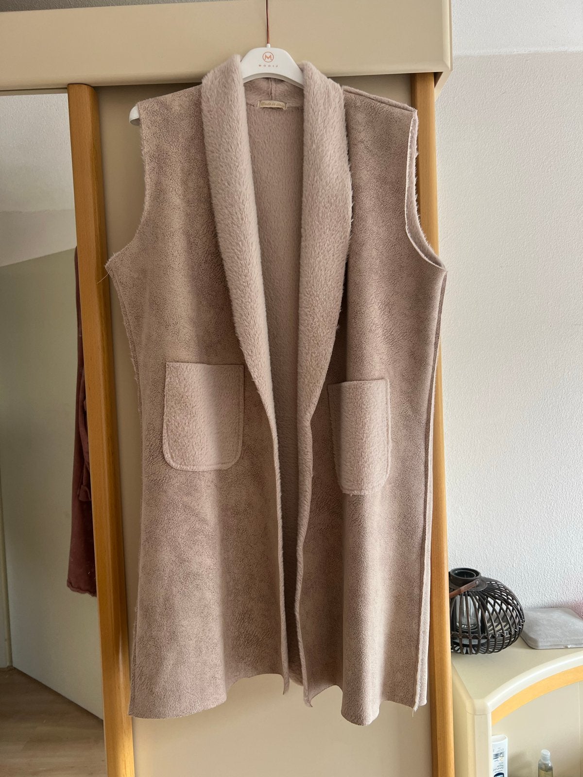 Mouwloos vest M/L, Kleding | Dames, Bodywarmers, Ophalen of Verzenden, Zo goed als nieuw, Maat 38/40 (M), Beige