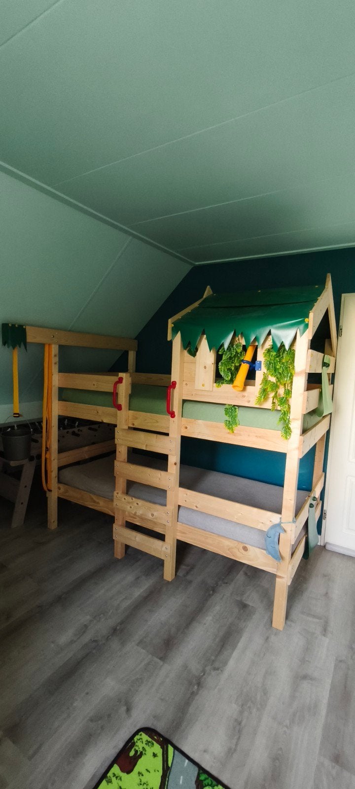 Massief houten stapelbed met 2 IKEA matrassen, Ophalen, Tweepersoons, 140 cm, Zo goed als nieuw