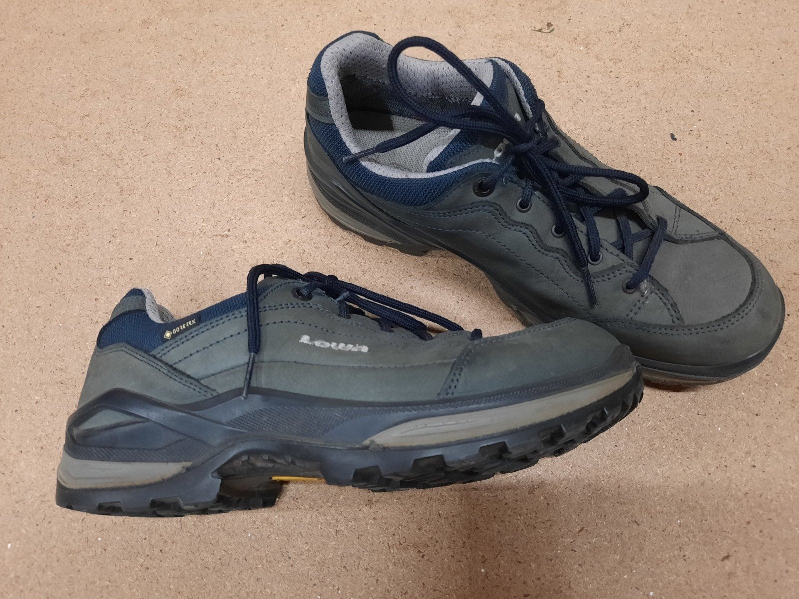 Lowa schoenen, Kleding | Dames, Ophalen, Zo goed als nieuw, Sneakers of Gympen