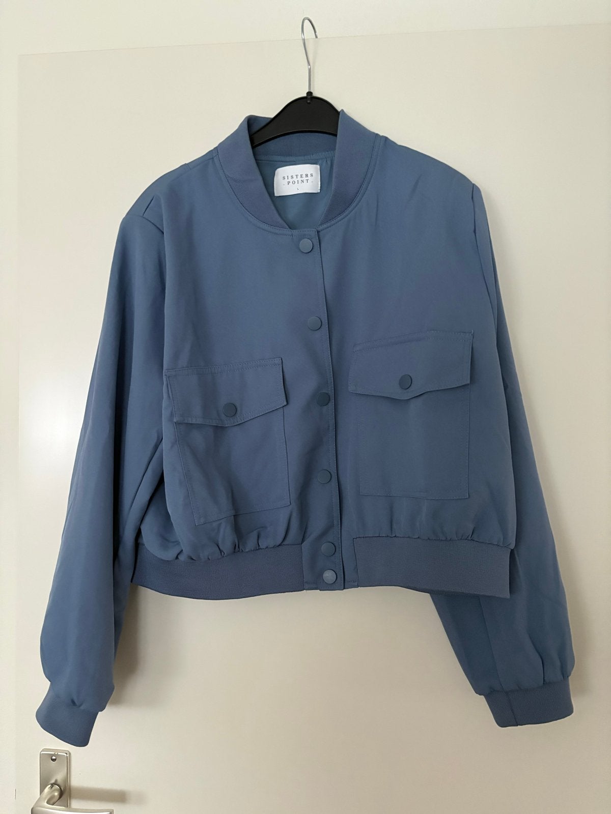 Sisters Point Bomberjack - Blauw, Ophalen of Verzenden, Zo goed als nieuw, Maat 42/44 (L), Blauw