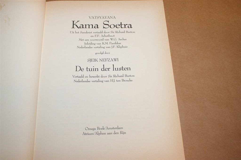 Kama Soetra — Liefde & Seksualiteit Met Kleurenplaten 1984, Ophalen of Verzenden, Gelezen, Overige onderwerpen, Achtergrond en Informatie