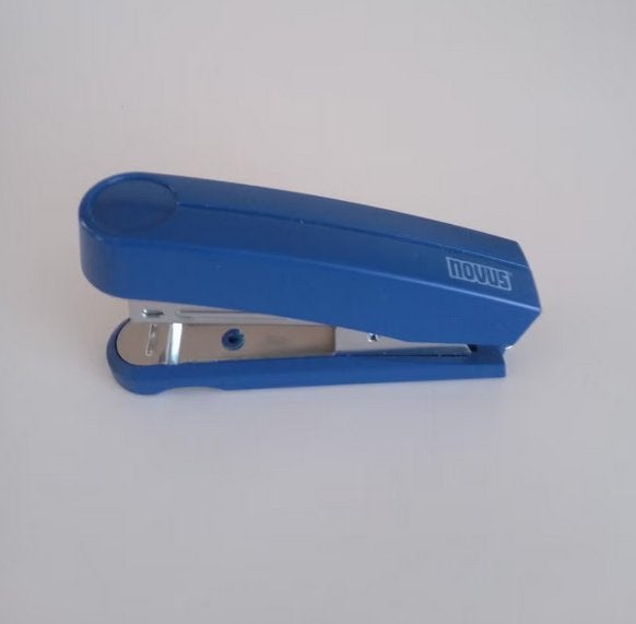 Novus klein nietmachientje, Oosterveldweg 15, 7274 DZ, Verzenden, Zo goed als nieuw, Stichting Angel's Choice
