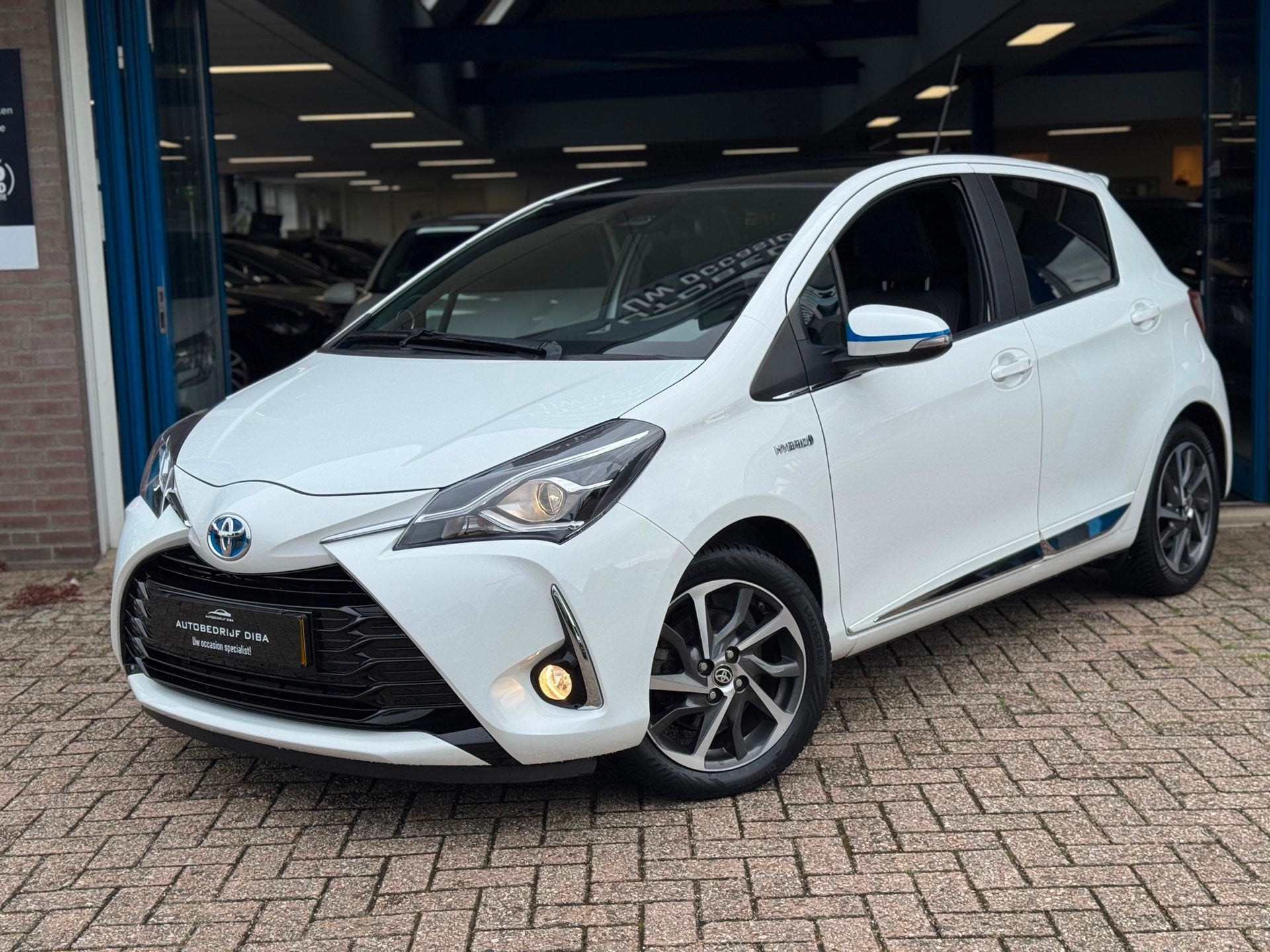 Toyota Yaris 1.5 Hybrid Premium 2017 AUT NAVI CLIMA APK NAP!, Auto's, Dealer onderhouden, Gebruikt, 4 cilinders, Origineel Nederlands