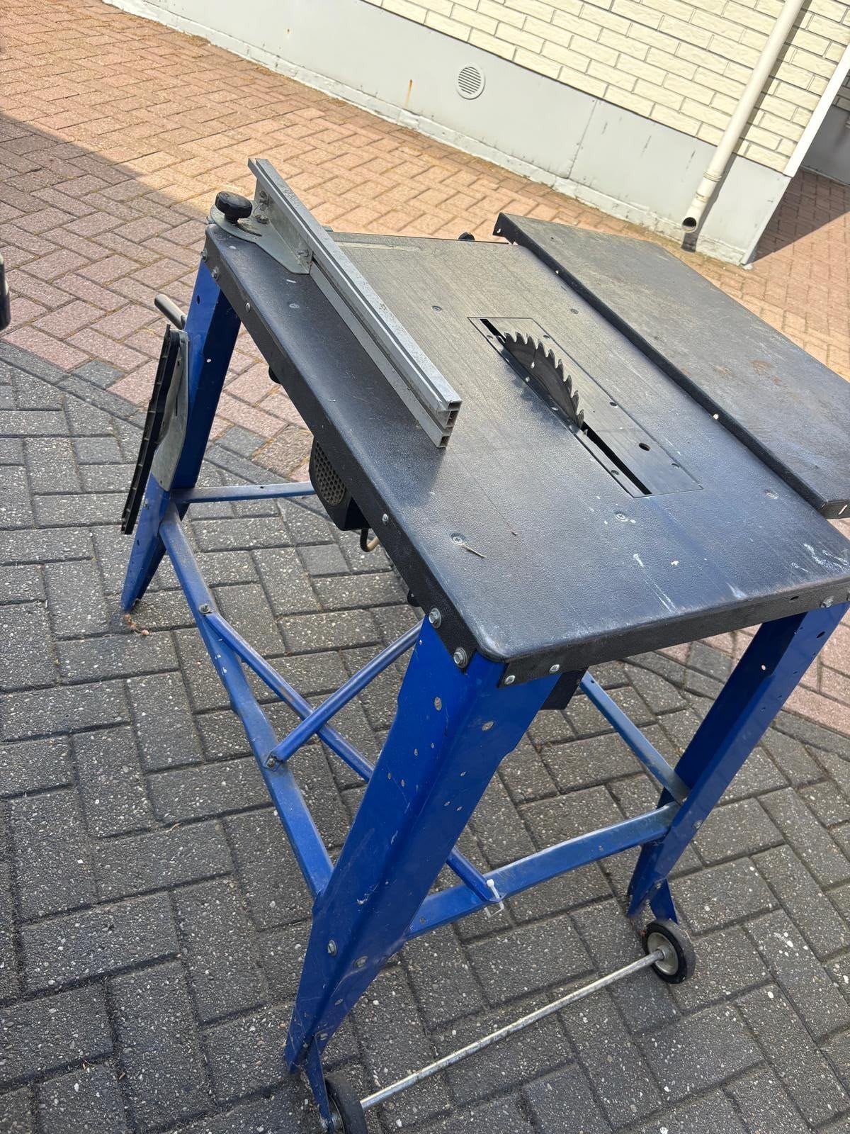 Robuuste Tafelzaag - Ideaal voor diverse zaagklussen, Doe-het-zelf en Verbouw, Ophalen, Gebruikt, Cirkelzaag, 70 mm of meer