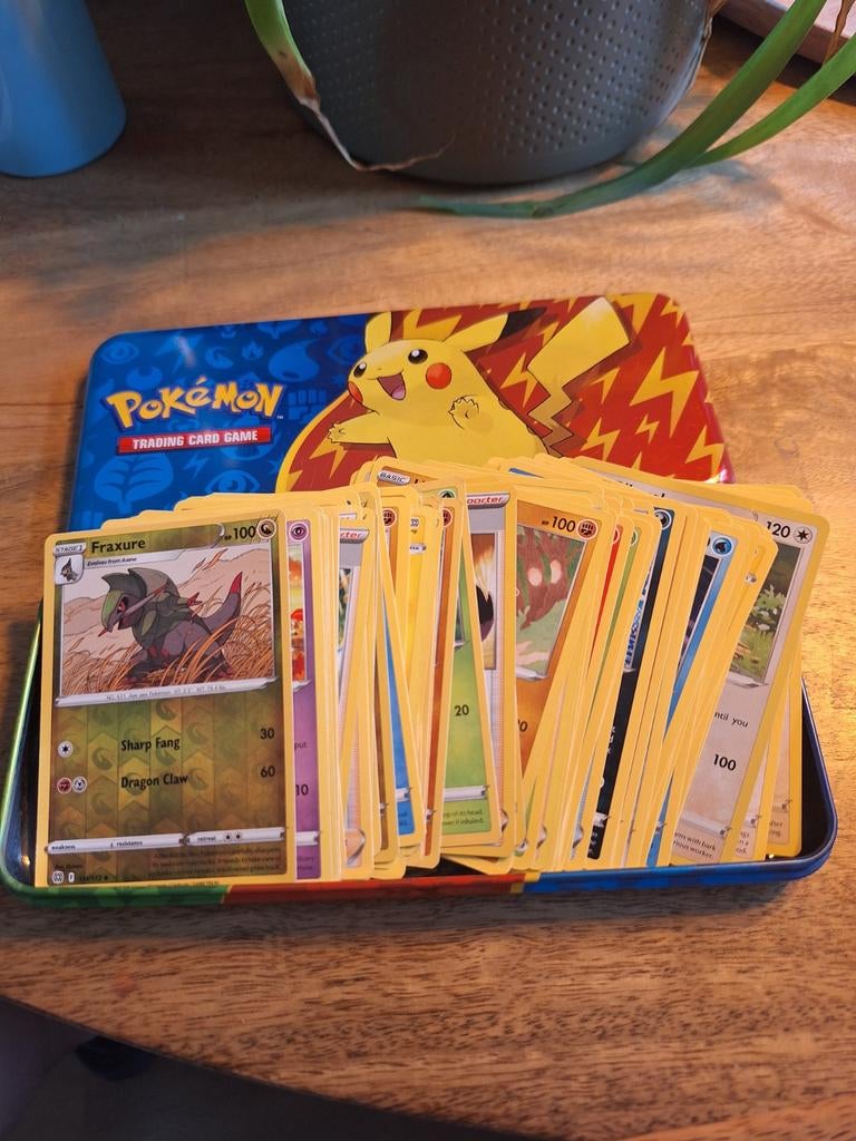 Pokemon Brilliant Stars 74kaarten in een tin, Ophalen of Verzenden, Gebruikt, Meerdere kaarten