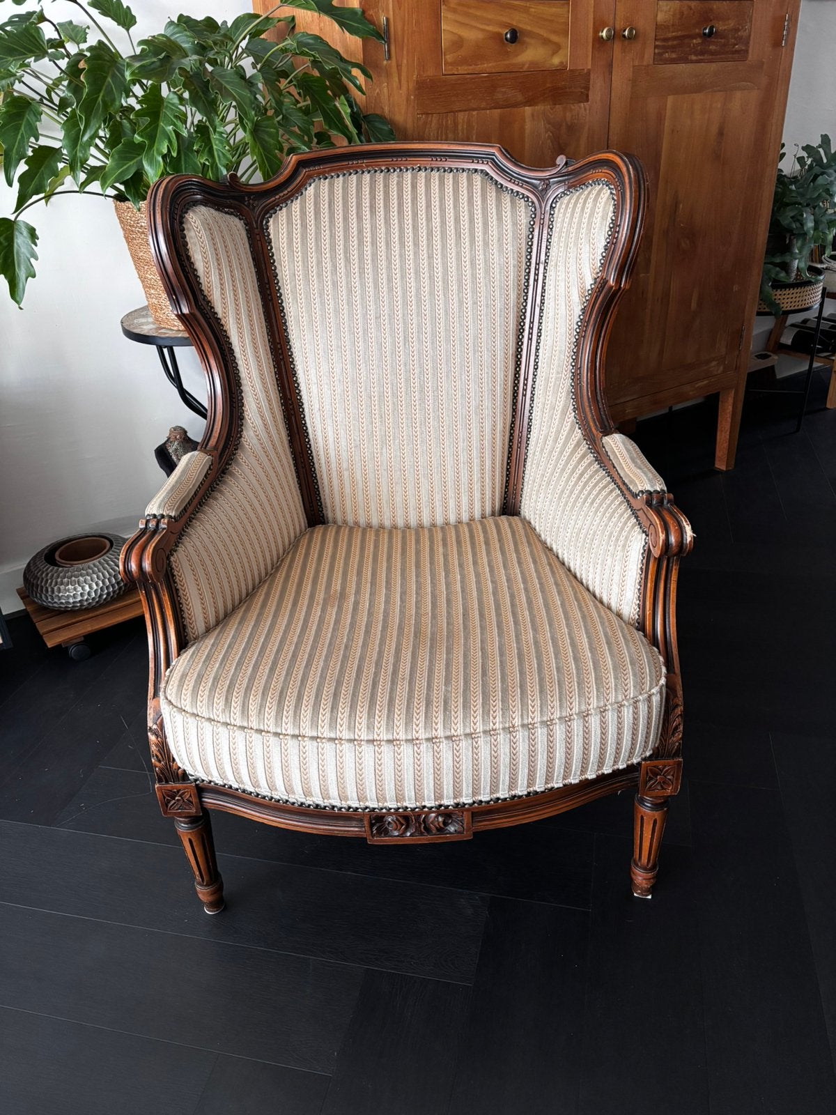 Klassieke oorfauteuil / Bergère stoel, Ophalen