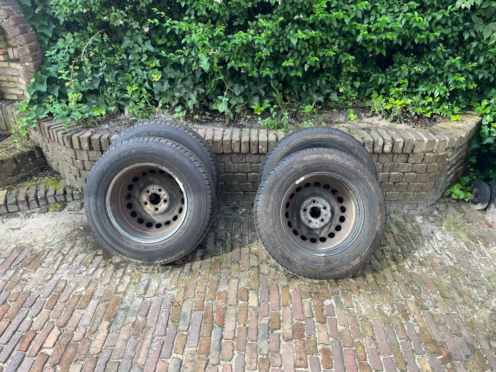VW Crafter zomer banden met stalen velgen Nog perfecte staat, Auto-onderdelen, Banden en Velgen, Band(en), Zomerbanden, 16 inch