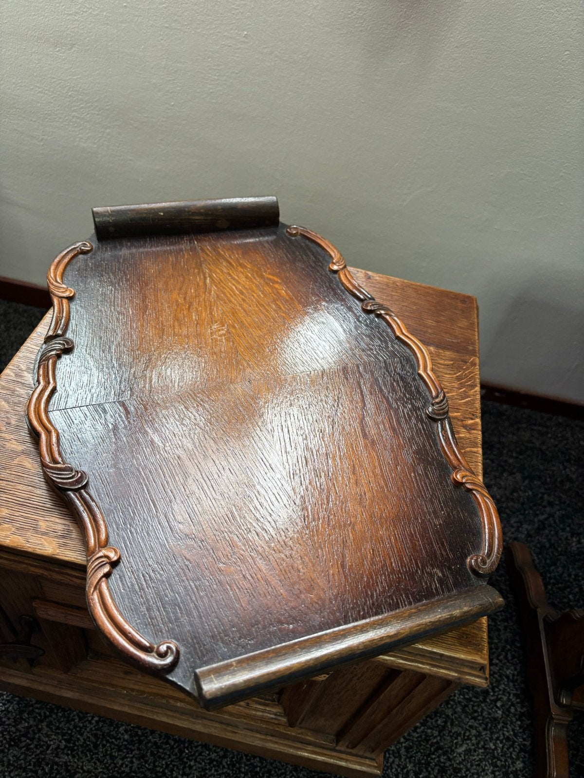 Antiek houten dienblad met sierlijke randen, Antiek en Kunst, Ophalen of Verzenden
