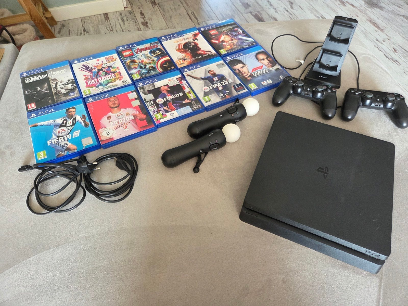 PS4 Slim 1TB met 2 controllers, oplader en 10 games, Ophalen, Met 2 controllers, 1 TB, Slim