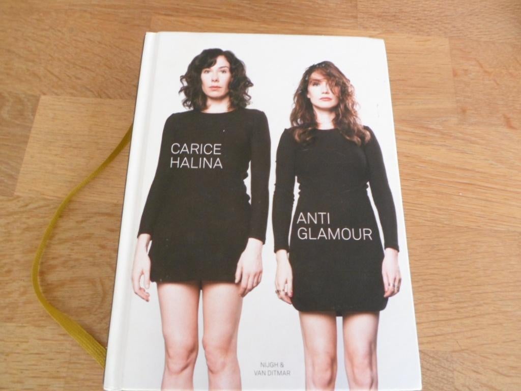 Anti Glamour - Carice van Houten & Halina Reijn, Ophalen of Verzenden, Zo goed als nieuw