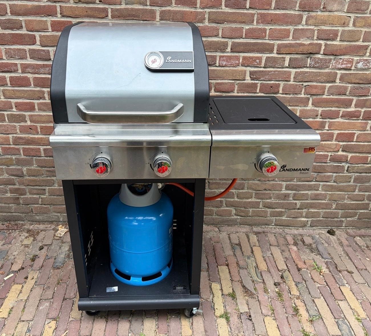 Landmann Triton Gasbarbecue met zijbrander, bijna nieuw !, Ophalen, Zo goed als nieuw