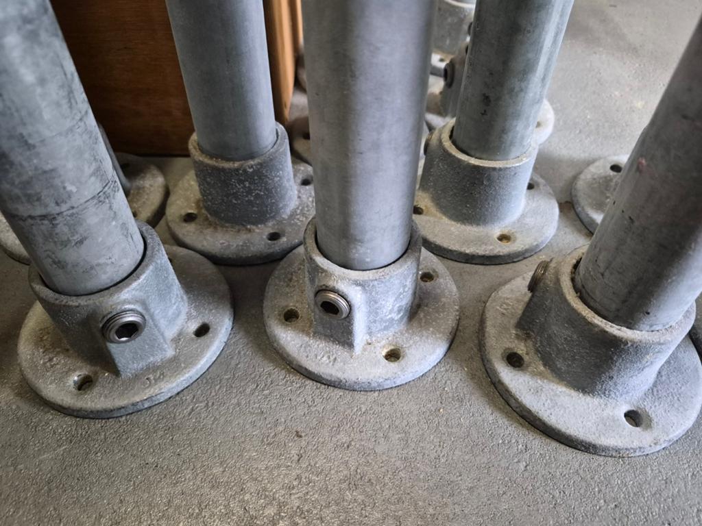 Voetplaten divers  Ø 42,4 mm
Steigerbuis staal, Ophalen