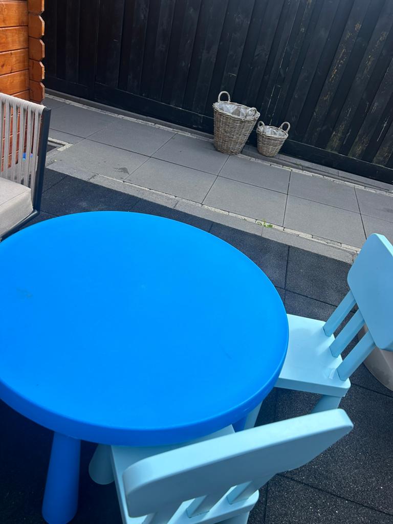 Kinder tafel en stoeltjes plastic, Tuin en Terras, Picknicktafels, Zo goed als nieuw, Rechthoekig, Overige materialen, Ophalen
