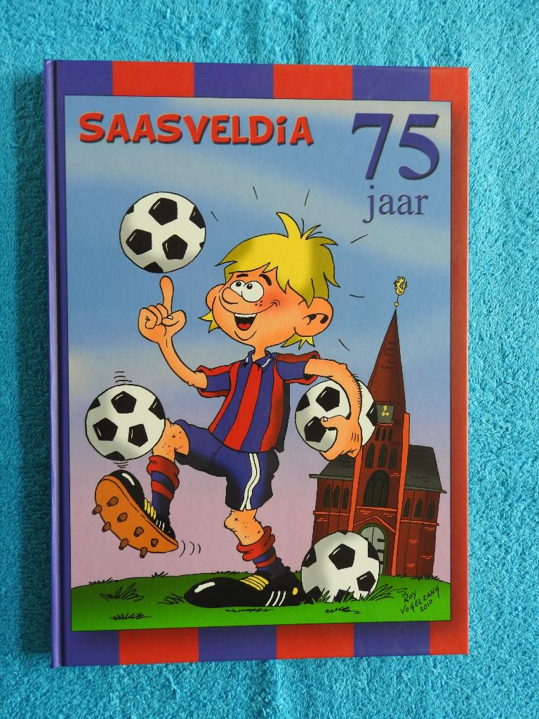 75 jaar voetbal in Saasveld 1935-2010 - Saasveldia, Ophalen of Verzenden, Zo goed als nieuw