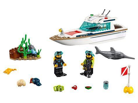 lego city	boot met duikers - mist poppetje 60221 met boekje, City, Lego, Ophalen of Verzenden, Zo goed als nieuw