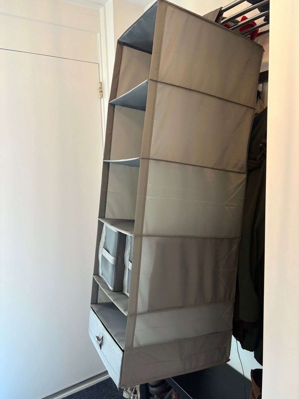 Twee grijze skubb ikea hangkasten met enkele inzetbakjes, Ophalen, Zo goed als nieuw