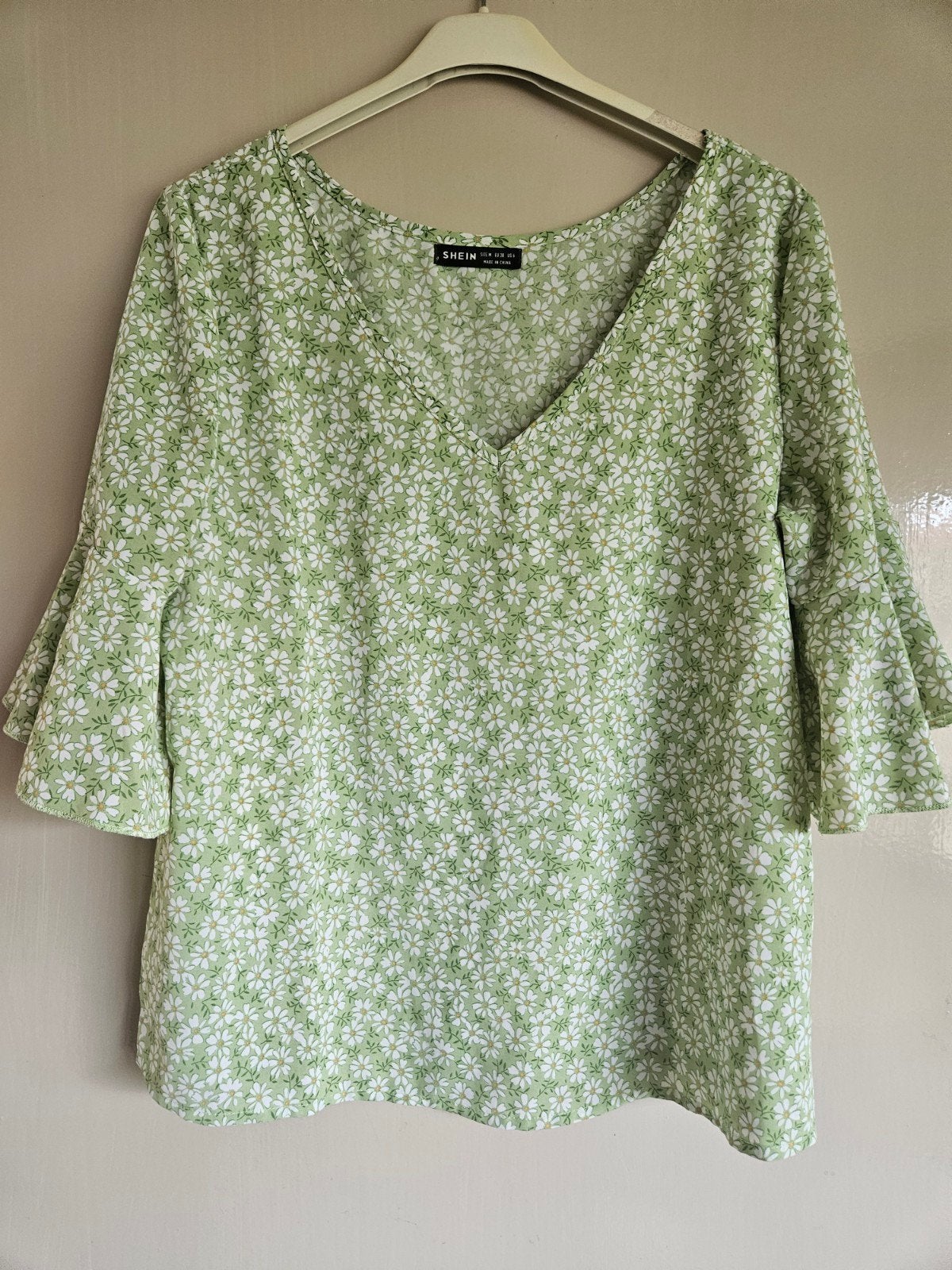 Groene gebloemde blouse van Shein, Maat 38/40 (M), Ophalen of Verzenden, Zo goed als nieuw, Groen