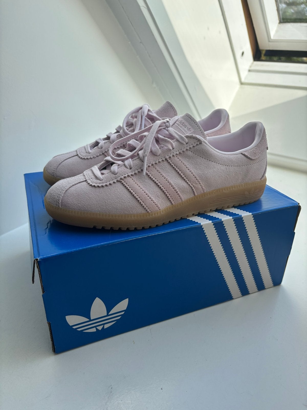 Nieuwe roze Adidas schoenen - Maat 39.5, Kleding | Dames, Ophalen of Verzenden, Nieuw, Roze, Sneakers of Gympen
