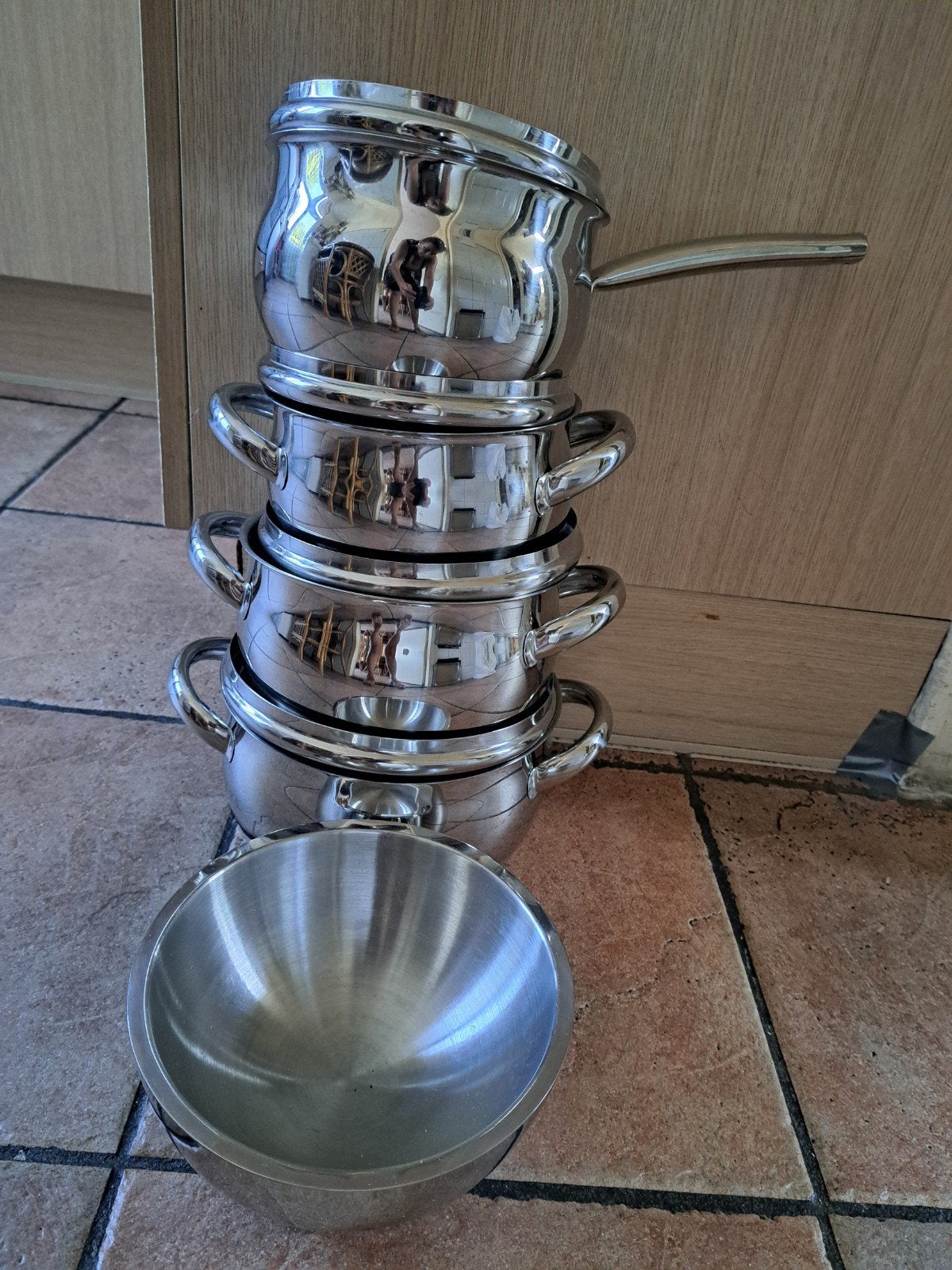 Nieuw 4 delig pannenset en chroom schaaltje, Huis en Inrichting, Keuken | Potten en Pannen, Ophalen of Verzenden, Nieuw, Rvs, Pannenset