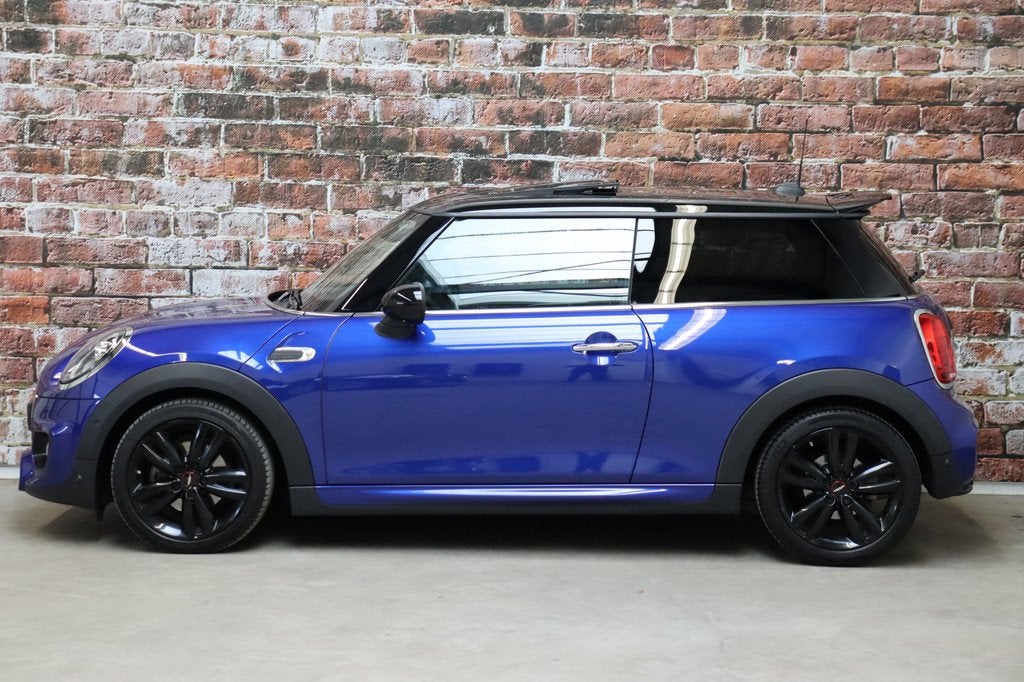 MINI Hatchback Cooper Serious Business Automaat 3 deurs / Pa, Auto's, 136 pk, Gebruikt, Leder en Stof, 49 €/maand