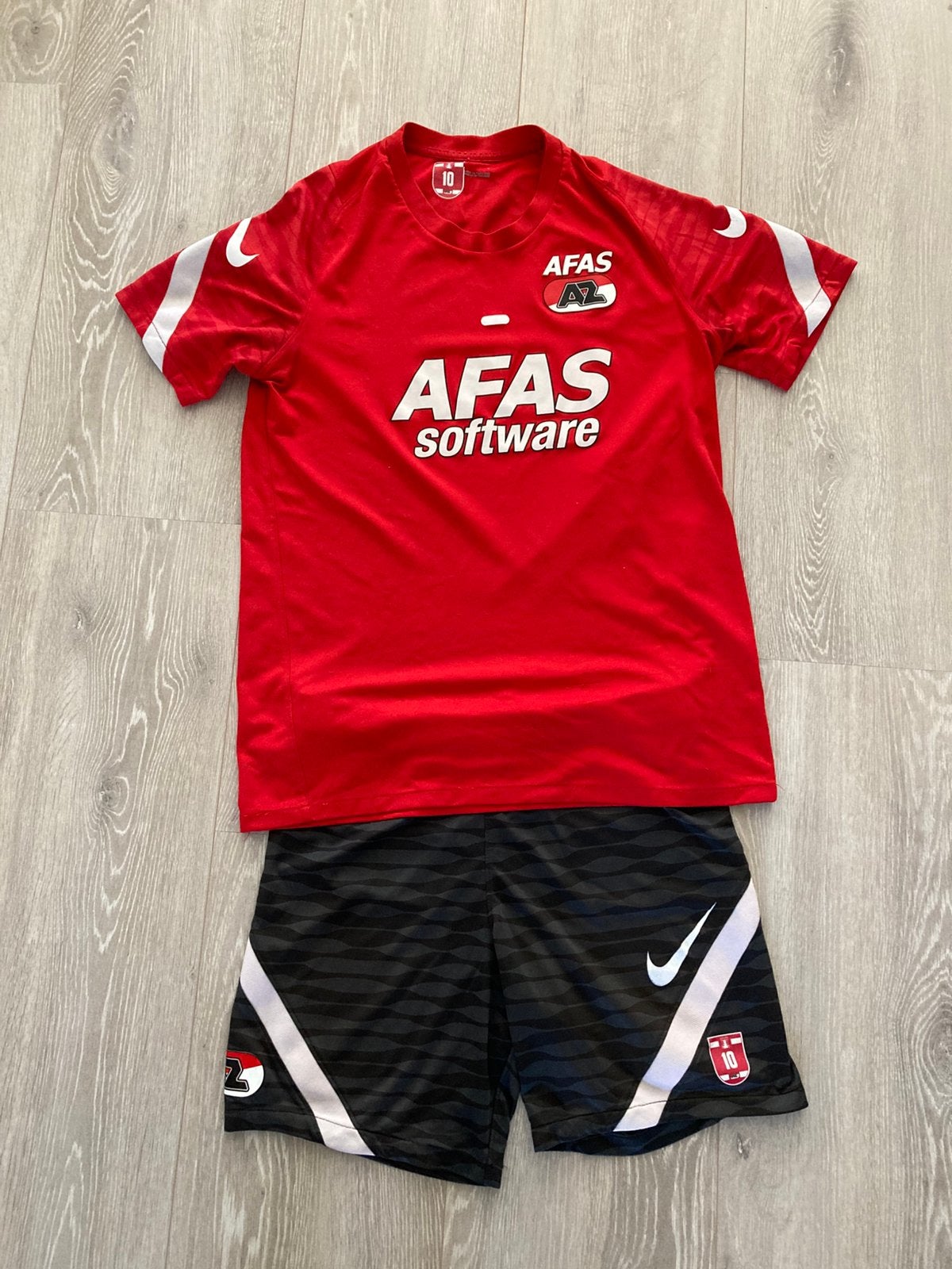 AZ-Trainingsset, origineel van ‘NIKE’ maat L, Sport en Fitness, Maat XS of kleiner, Ophalen of Verzenden, Zo goed als nieuw, Broek