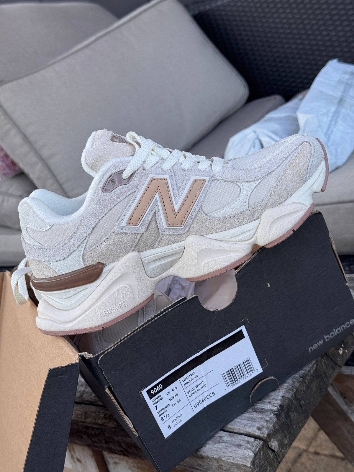 New Balance 9060 - seasalt bisque, Kleding | Dames, Schoenen, Ophalen of Verzenden, Zo goed als nieuw, Sneakers of Gympen