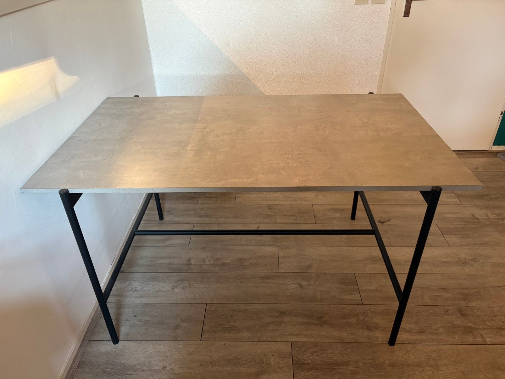 Eettafel grijs betonlook Jysk TERSLEV, Huis en Inrichting, Ophalen, 100 tot 150 cm, Betonlook, 50 tot 100 cm