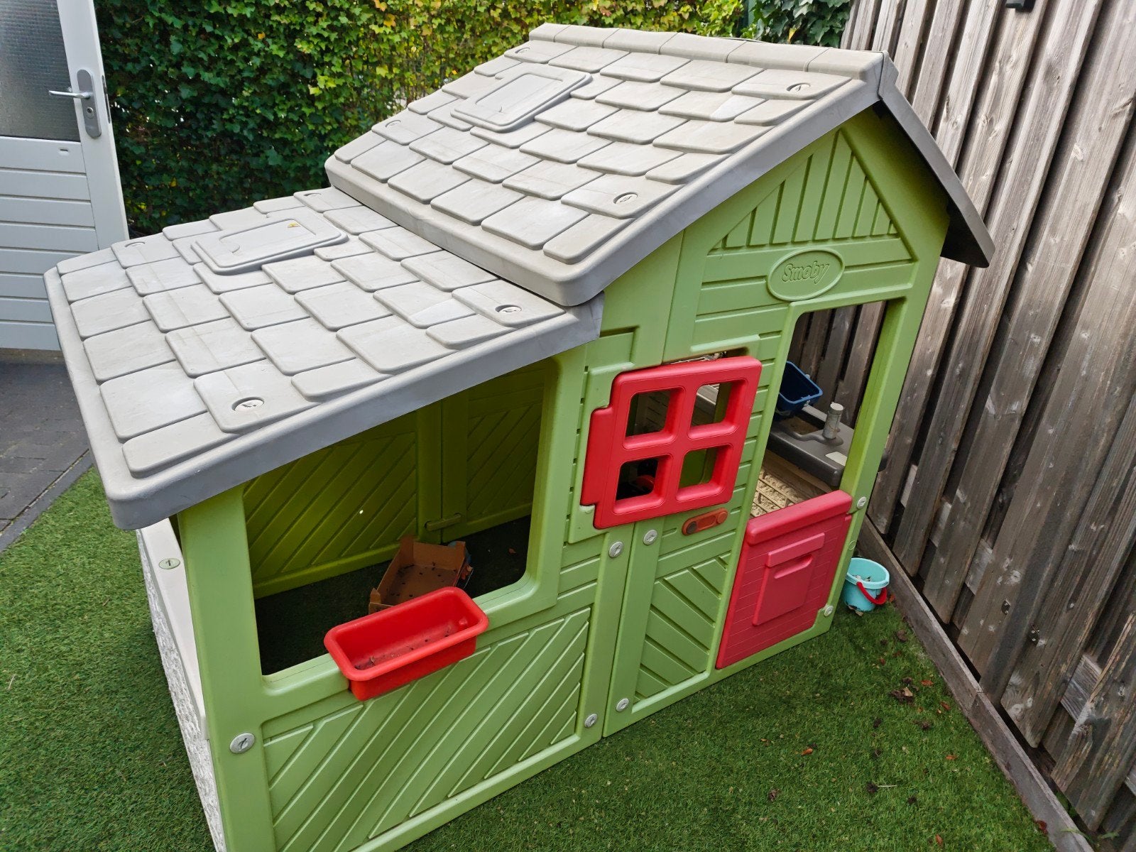 Smoby Speelhuisje Groen/Rood met Luikjes, Ophalen, Gebruikt, Kunststof