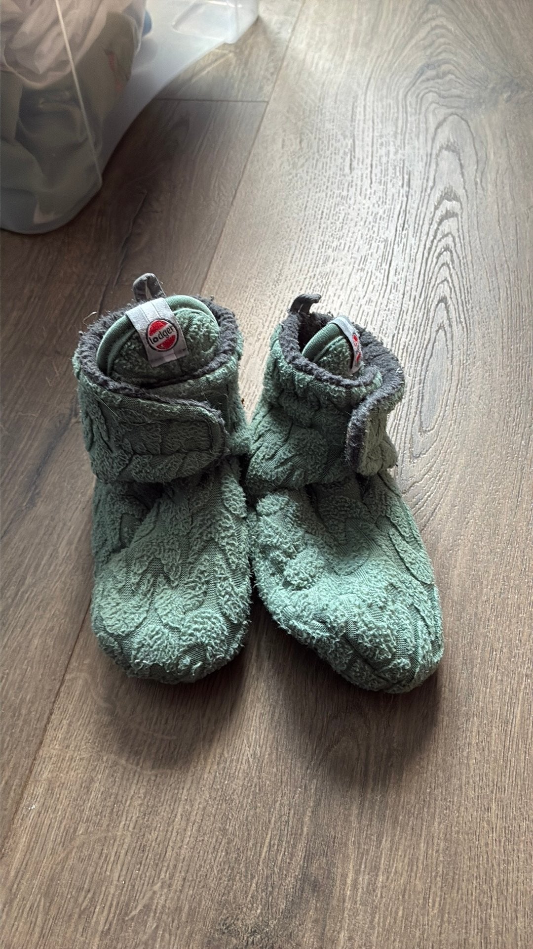 Sloffen lodger 1-1,5 jaar?, Kinderen en Baby's, Ophalen, Zo goed als nieuw, Jongetje of Meisje, Slofjes