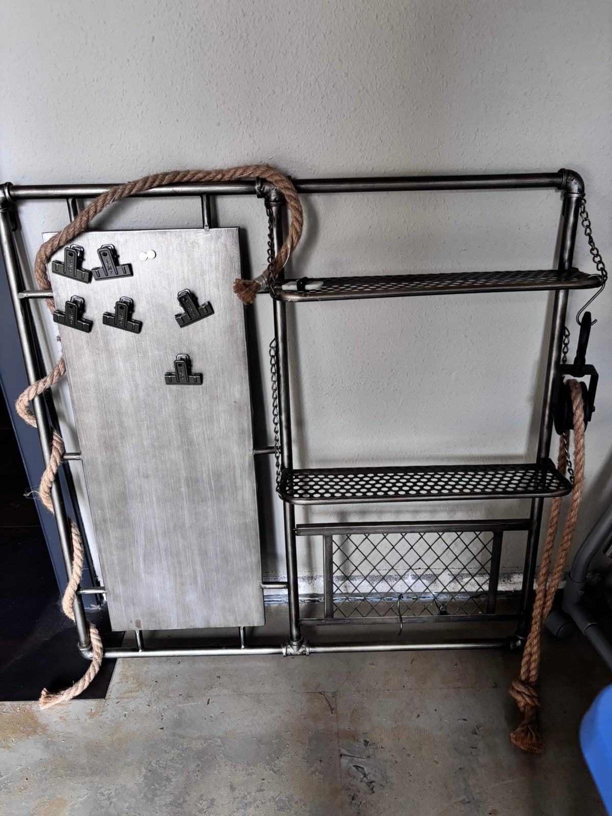 Industrieel metalen wandrek met magneetclips, Ophalen, Vierkant, Zo goed als nieuw, Minder dan 100 cm