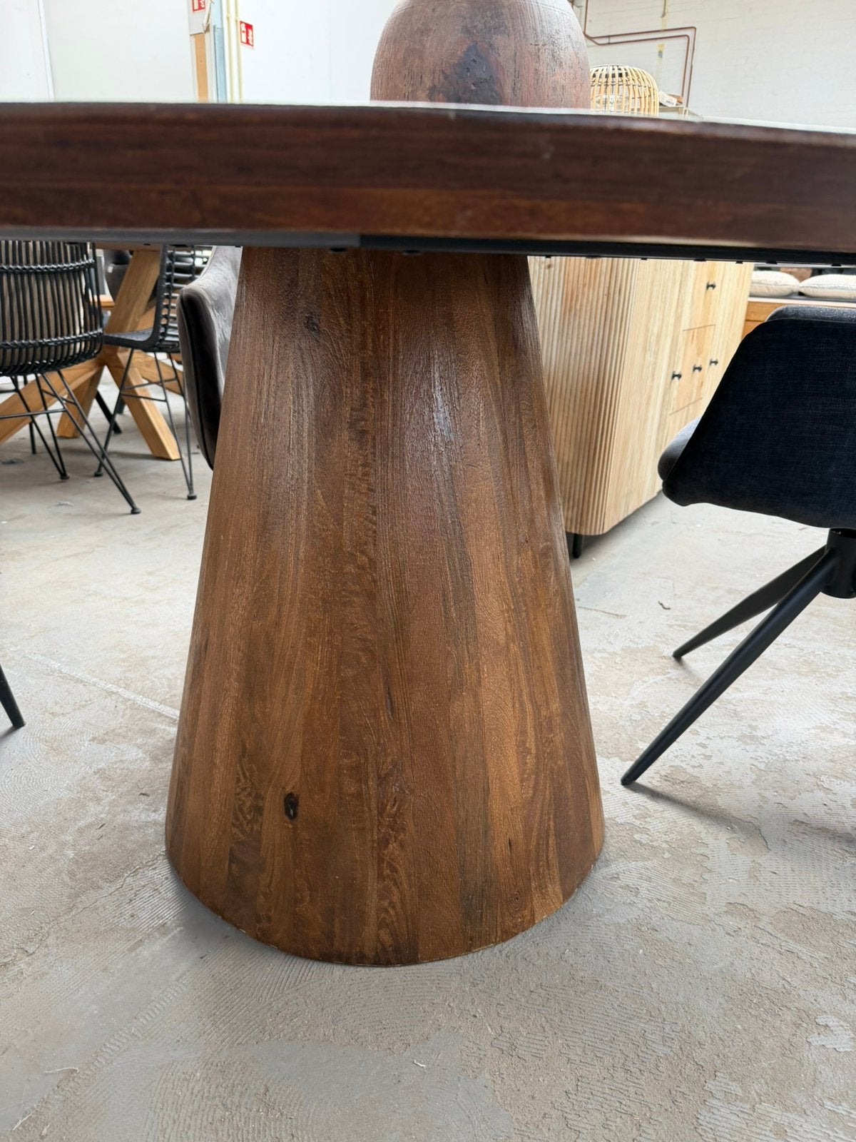 Magazijn leegverkoop ronde eettafel mangohout conische poot, Hout, Nieuw, Ophalen of Verzenden, Info@wkhome.nl