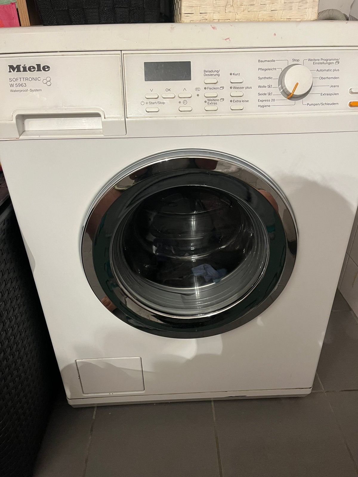 Miele Softtronic W 5963 wasmachine, Ophalen, 1200 tot 1600 toeren, 85 tot 90 cm