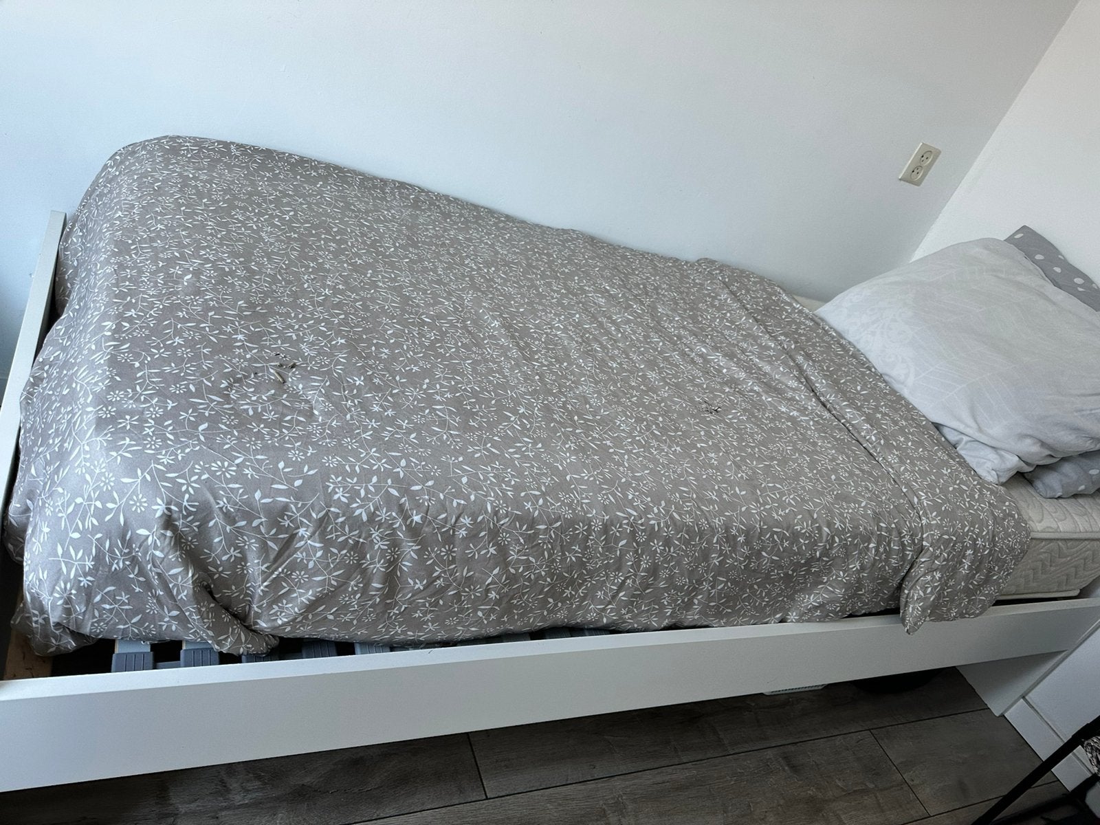 1 persoons bed wit zonder matras!!, Huis en Inrichting, Ophalen, 90 cm, Eenpersoons, Wit