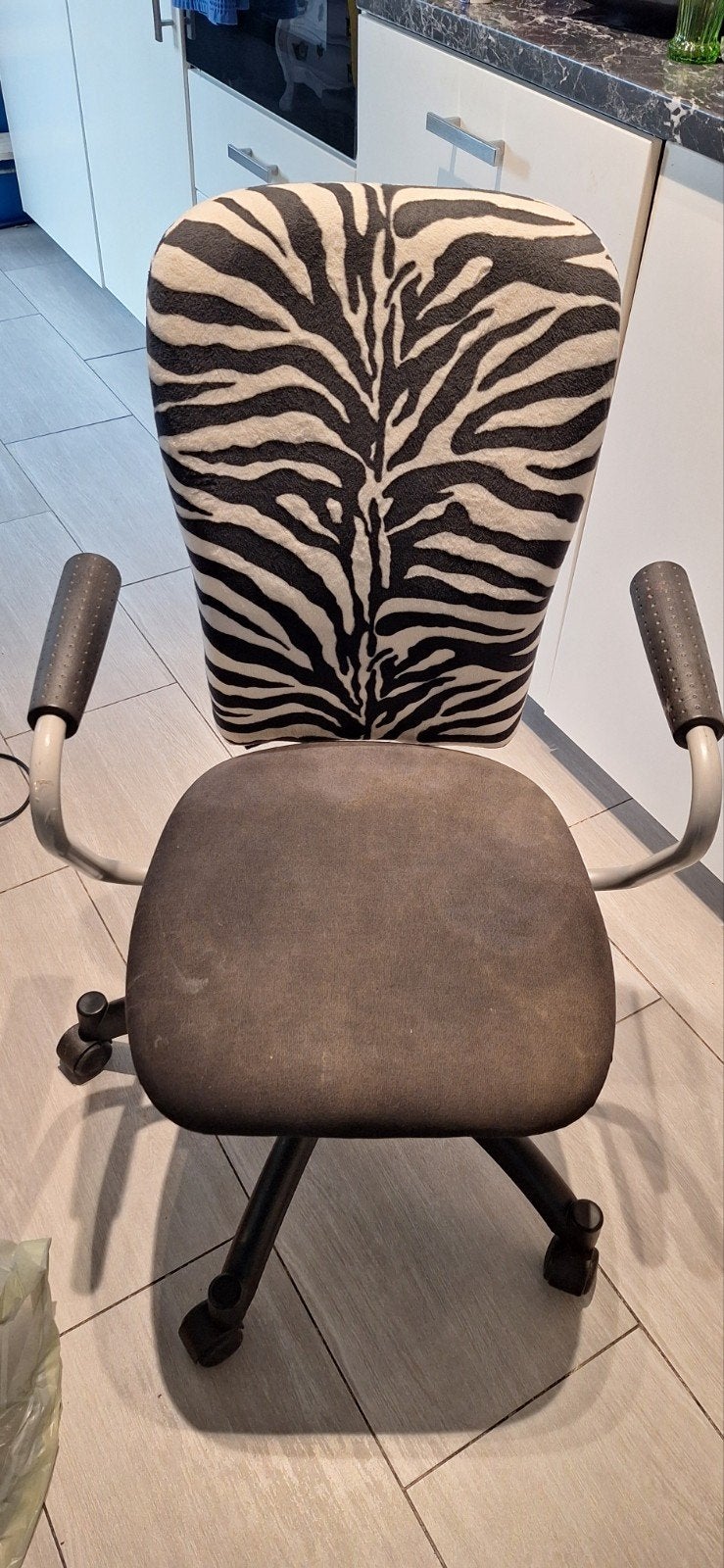 Zebra bureaustoel - Unieke print, comfortabel en verstelbaar, Huis en Inrichting, Ophalen, Gebruikt, Modern, Speels, Zwart