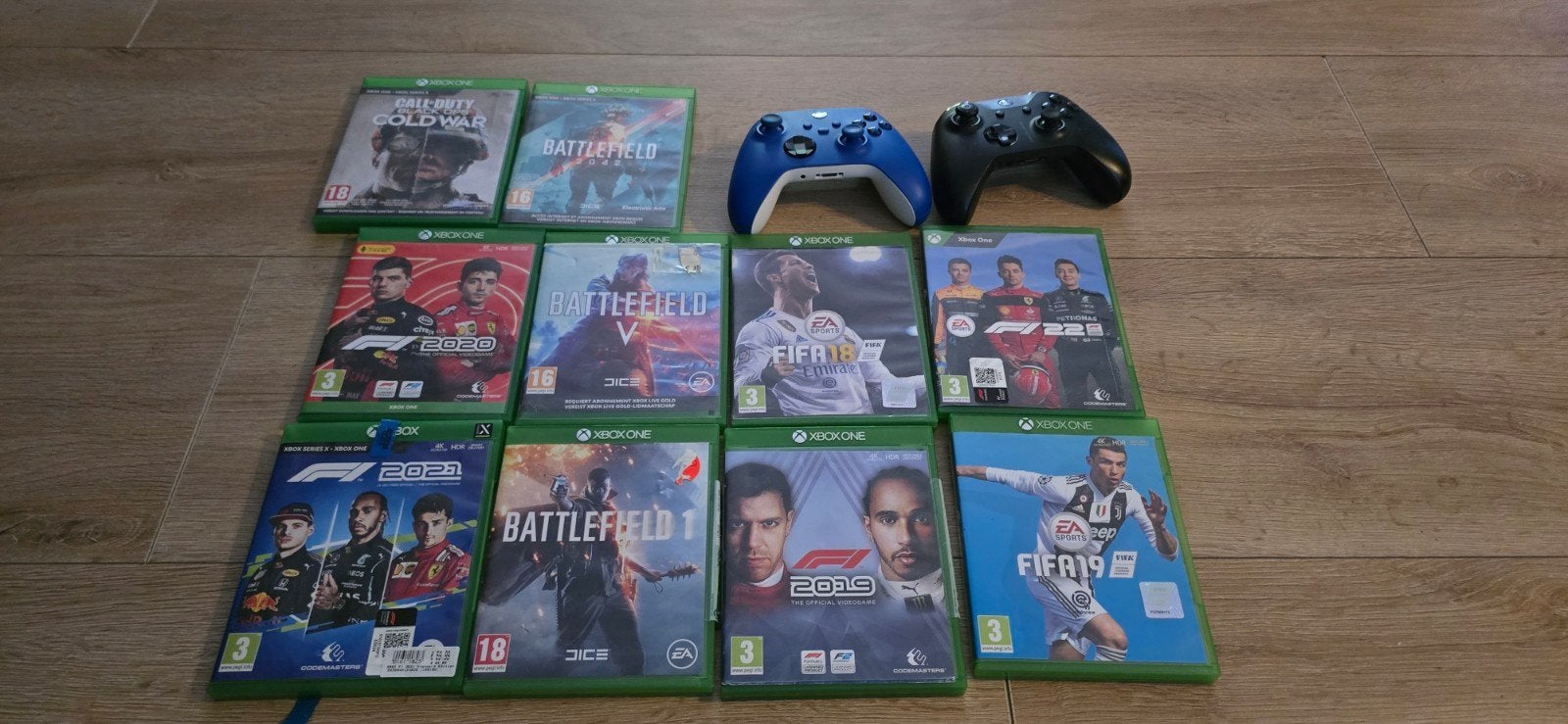 Xbox One X Scorpio Edition met 2 controllers en 11 spellen, Ophalen, X box one x, Gebruikt, 2 spelers