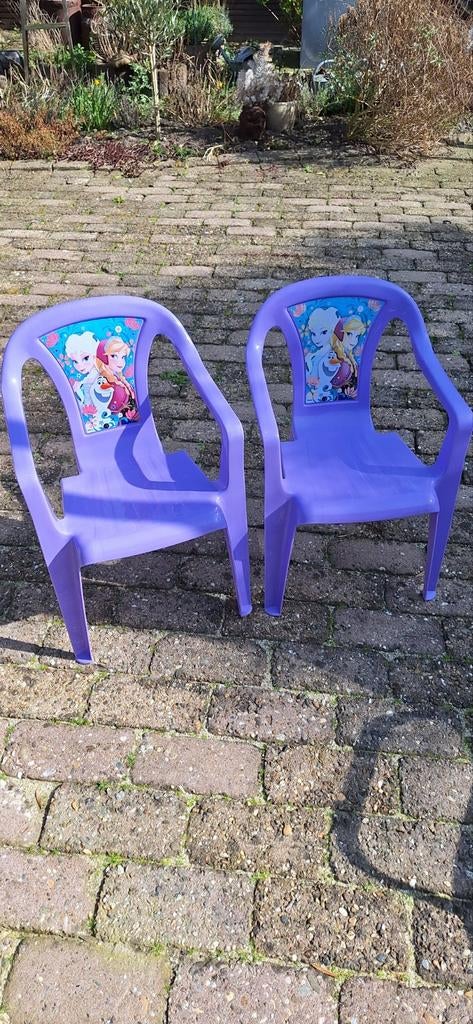 2 paarse kinderstoeltjes met Frozen-opdruk, Kinderen en Baby's, Kinderkamer | Tafels en Stoelen, Ophalen, Gebruikt, Stoel(en)