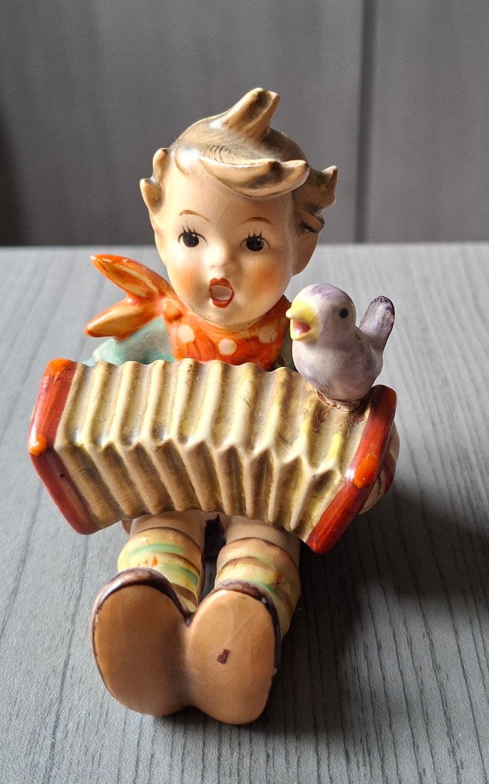 Vintage Hummel beeldje: Jongen met accordeon en vogel, Ophalen, Zo goed als nieuw, Hummel